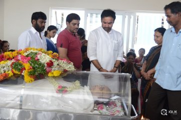 Celebs Pay Condolences to C Narayana Reddy